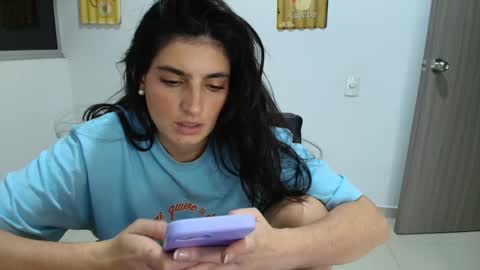 hollyshit_ online show from May 8, 2:28 am