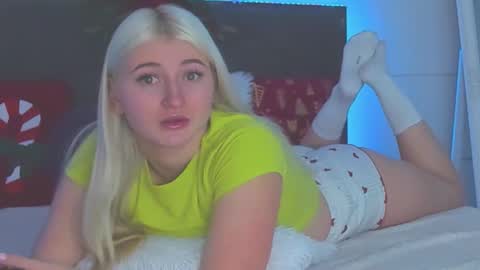 HollyTaillor online show from December 14, 6:41 am