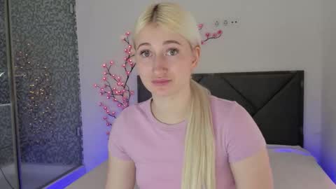 HollyTaillor online show from March 15, 1:03 pm