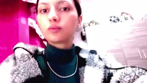 Juli online show from February 2, 5:15 am