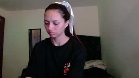 holy_julii online show from July 1, 3:59 am