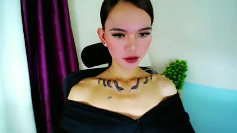 holy_maxine online show from February 4, 7:45 am