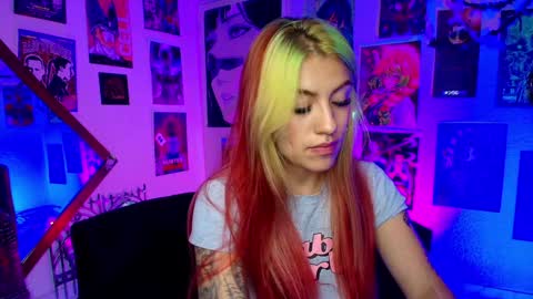 Snapshot of holyeva chatting on December 18, 6:21 am online show from December 18, 6:21 am