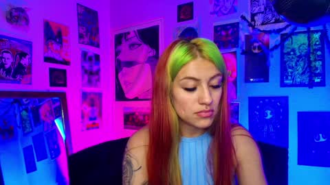 Snapshot of holyeva chatting on December 6, 12:51 am online show from December 6, 12:51 am