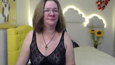 holymilfa online show from February 9, 7:48 am