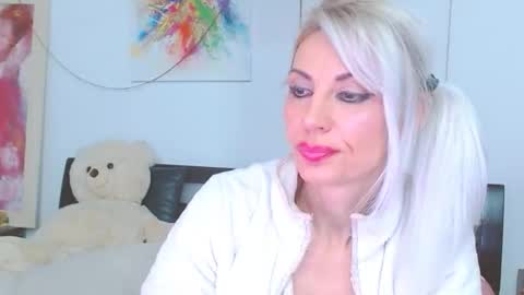 honey_lara online show from February 18, 1:49 am