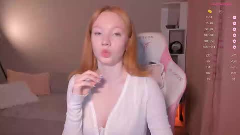 Snapshot of honeyautumn chatting on October 19, 10:14 pm honeyautumn online show from October 19, 10:14 pm