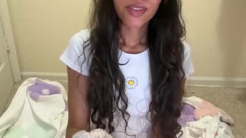 honeybeebaby12 online show from November 3, 4:35 am