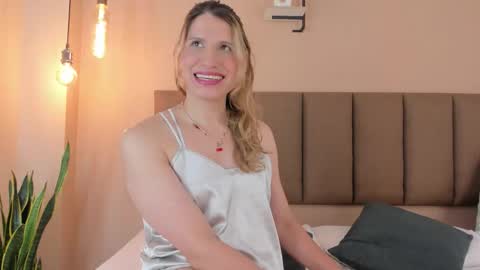 honeygray02 online show from October 15, 12:28 pm