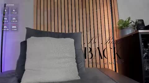 Sofia independent model online show from September 27, 11:30 am