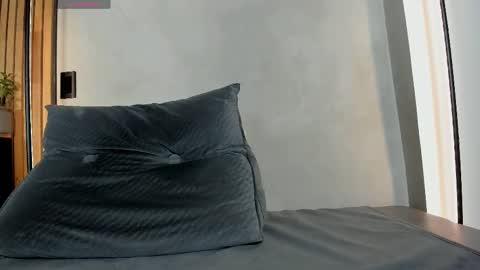 Sofia independent model online show from February 7, 11:46 am