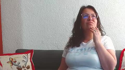 Snapshot of honeyhotpaty chatting on December 8, 6:06 pm sofia online show from December 8, 6:06 pm