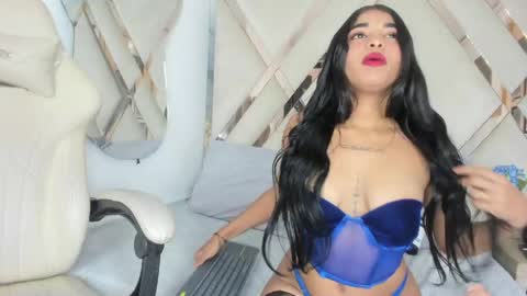 honeyht online show from April 13, 1:04 pm