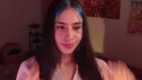 Snapshot of honeyypeaach chatting on December 18, 11:08 pm    online show from December 18, 11:08 pm