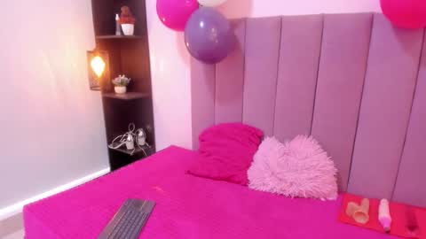 holly online show from November 6, 8:45 pm