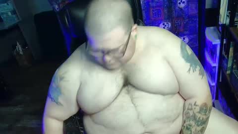 Snapshot of hoosierdaddyxl chatting on October 1, 5:23 pm Sir online show from October 1, 5:23 pm