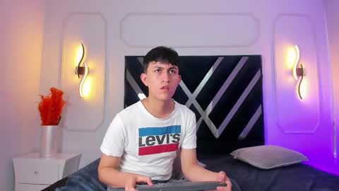 hoot_booys_ online show from February 26, 8:34 pm