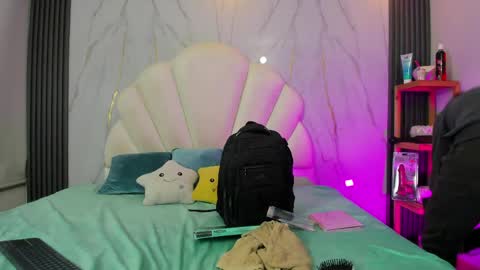 hoot_booys_ online show from April 7, 3:41 am