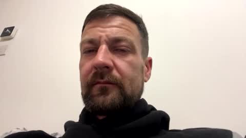 horndog1990123 online show from October 18, 9:30 pm