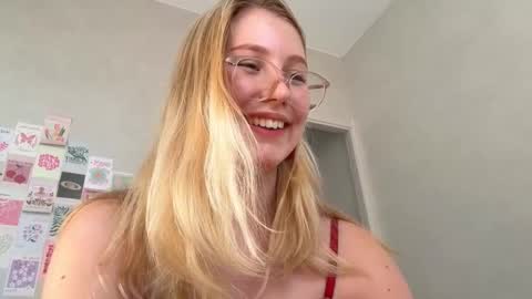 Snapshot of horney_audrey chatting on September 30, 2:44 am Audrey online show from September 30, 2:44 am