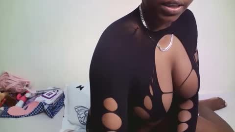 cutiey online show from April 15, 10:18 am