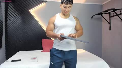 horny_nick18 online show from March 20, 2:22 pm