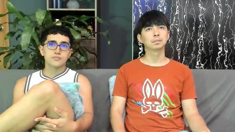 Alex and Camilo online show from November 16, 8:00 pm