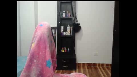 Snapshot of hornyboobs18 chatting on October 11, 2:49 am karen online show from October 11, 2:49 am