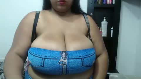 Snapshot of hornyboobs18 chatting on September 21, 2:48 am karen online show from September 21, 2:48 am