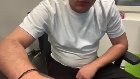 hornyboy95300 online show from December 11, 4:31 pm