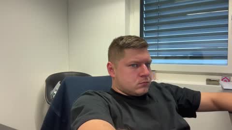 hornyboy95300 online show from December 27, 8:35 am