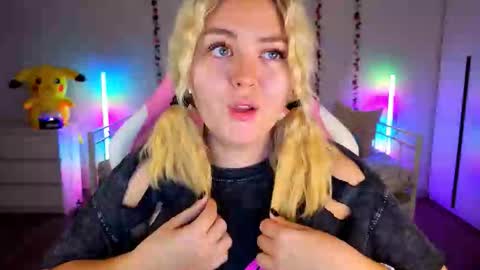 HornyCakee online show from September 22, 10:30 am