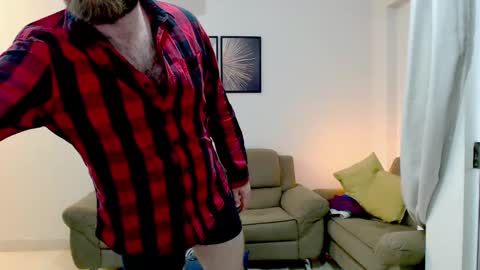 Snapshot of hornyhairy_bi chatting on September 30, 1:38 am Harry online show from September 30, 1:38 am