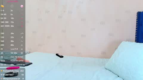 Snapshot of hornylatimommy chatting on February 25, 10:09 pm Natasha online show from February 25, 10:09 pm