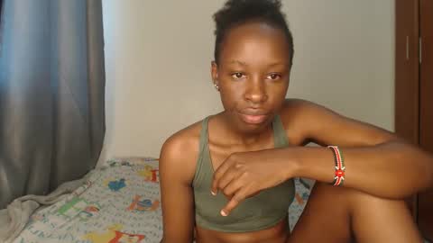 Snapshot of hornysouls01 chatting on October 6, 7:48 am hornysouls01 online show from October 6, 7:48 am