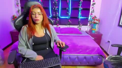 Snapshot of hornyy_mom chatting on February 25, 12:05 pm hornyy mom online show from February 25, 12:05 pm