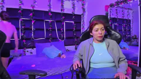 Snapshot of hornyy_mom chatting on September 24, 1:29 pm hornyy mom online show from September 24, 1:29 pm