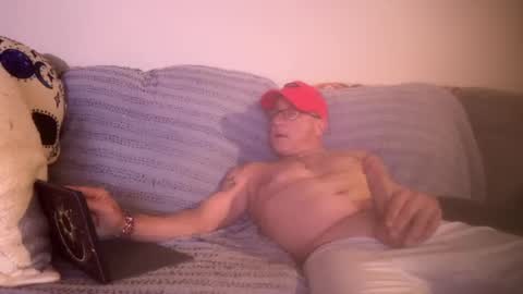 Snapshot of hoss43040 chatting on September 24, 1:12 am hoss43040 online show from September 24, 1:12 am