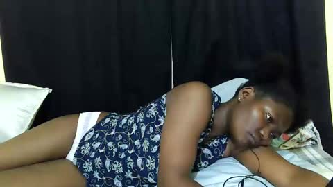 Snapshot of hot_darling95 chatting on October 10, 7:25 am Milly online show from October 10, 7:25 am