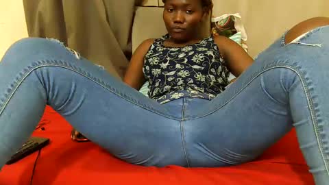 Snapshot of hot_darling95 chatting on March 11, 10:07 am Milly online show from March 11, 10:07 am
