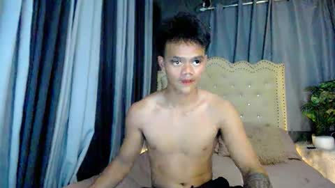 hot_fucker_ online show from March 22, 12:31 pm