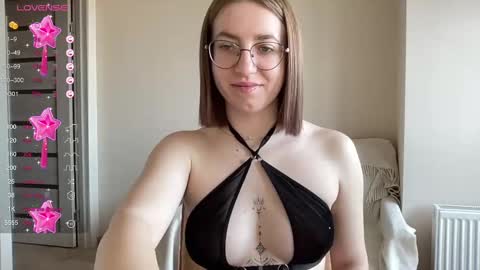Snapshot of hot_lliinns chatting on February 26, 6:51 am Lina online show from February 26, 6:51 am