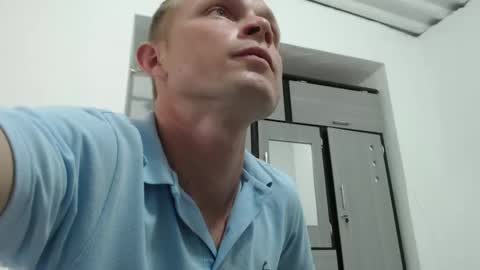Snapshot of hot_mann11 chatting on March 9, 9:36 pm angel online show from March 9, 9:36 pm