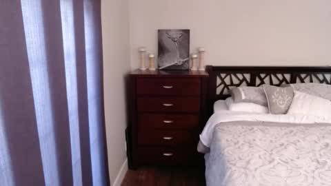 Snapshot of hot_milfy_mom chatting on October 1, 10:41 pm Rose Redwood online show from October 1, 10:41 pm
