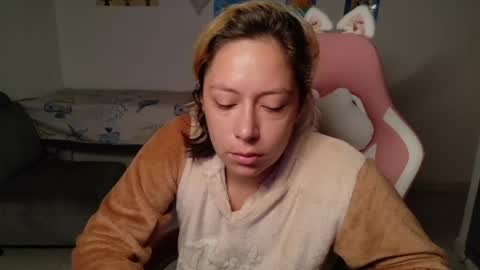 Mia online show from May 26, 1:28 pm