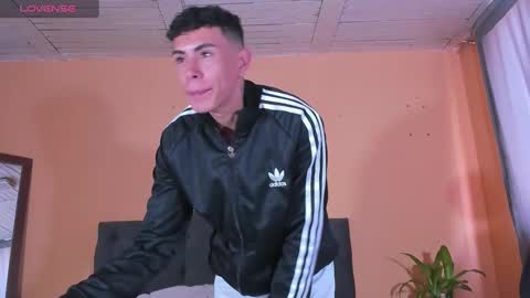 Snapshot of hot_twinks83 chatting on January 14, 3:47 pm hot_twinks83 online show from January 14, 3:47 pm