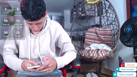 Snapshot of hot_twinks83 chatting on September 9, 1:00 pm hot_twinks83 online show from September 9, 1:00 pm