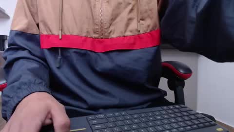 Snapshot of hot_twinks83 chatting on September 17, 12:41 pm hot_twinks83 online show from September 17, 12:41 pm