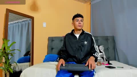 Snapshot of hot_twinks83 chatting on March 6, 10:30 am hot_twinks83 online show from March 6, 10:30 am