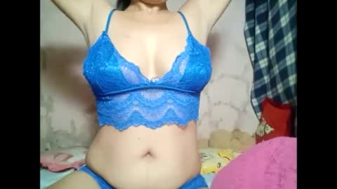 Snapshot of hot_warrios247 chatting on February 11, 8:37 am hot_warrios247 online show from February 11, 8:37 am